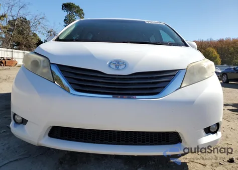 2011 Toyota Sienna Xle z USA, uszkodzony, nr VIN 5TDYK3DC0BS166019